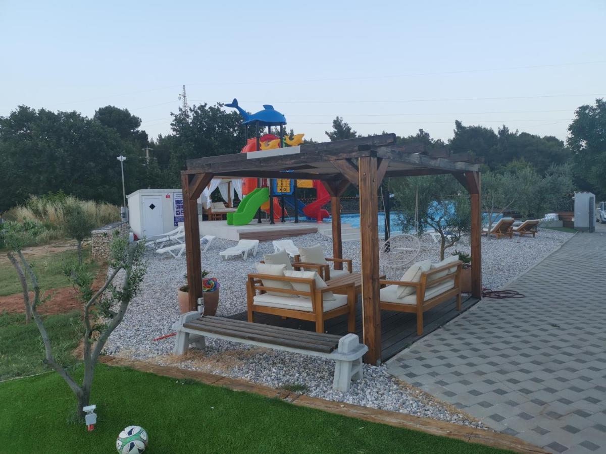 Camper For Two Hotel Banjole Bagian luar foto