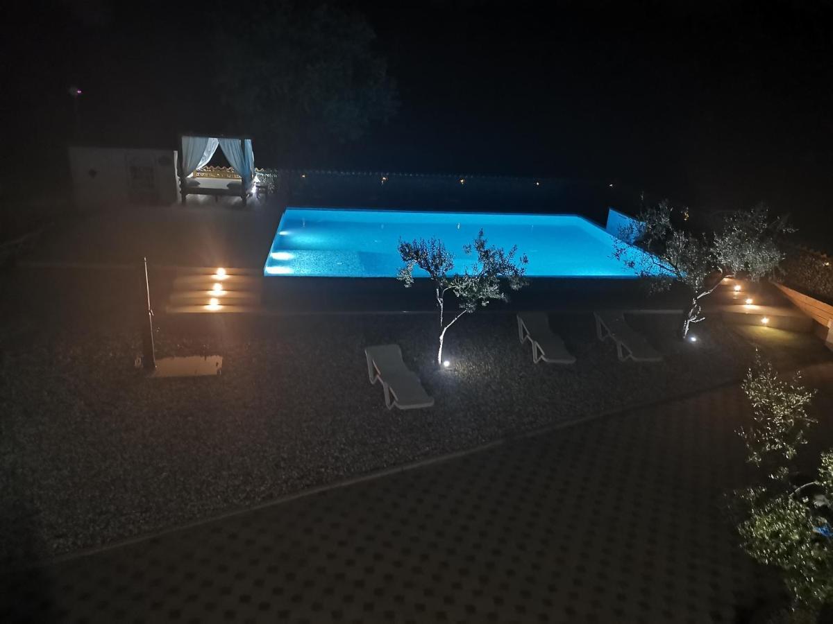 Camper For Two Hotel Banjole Bagian luar foto